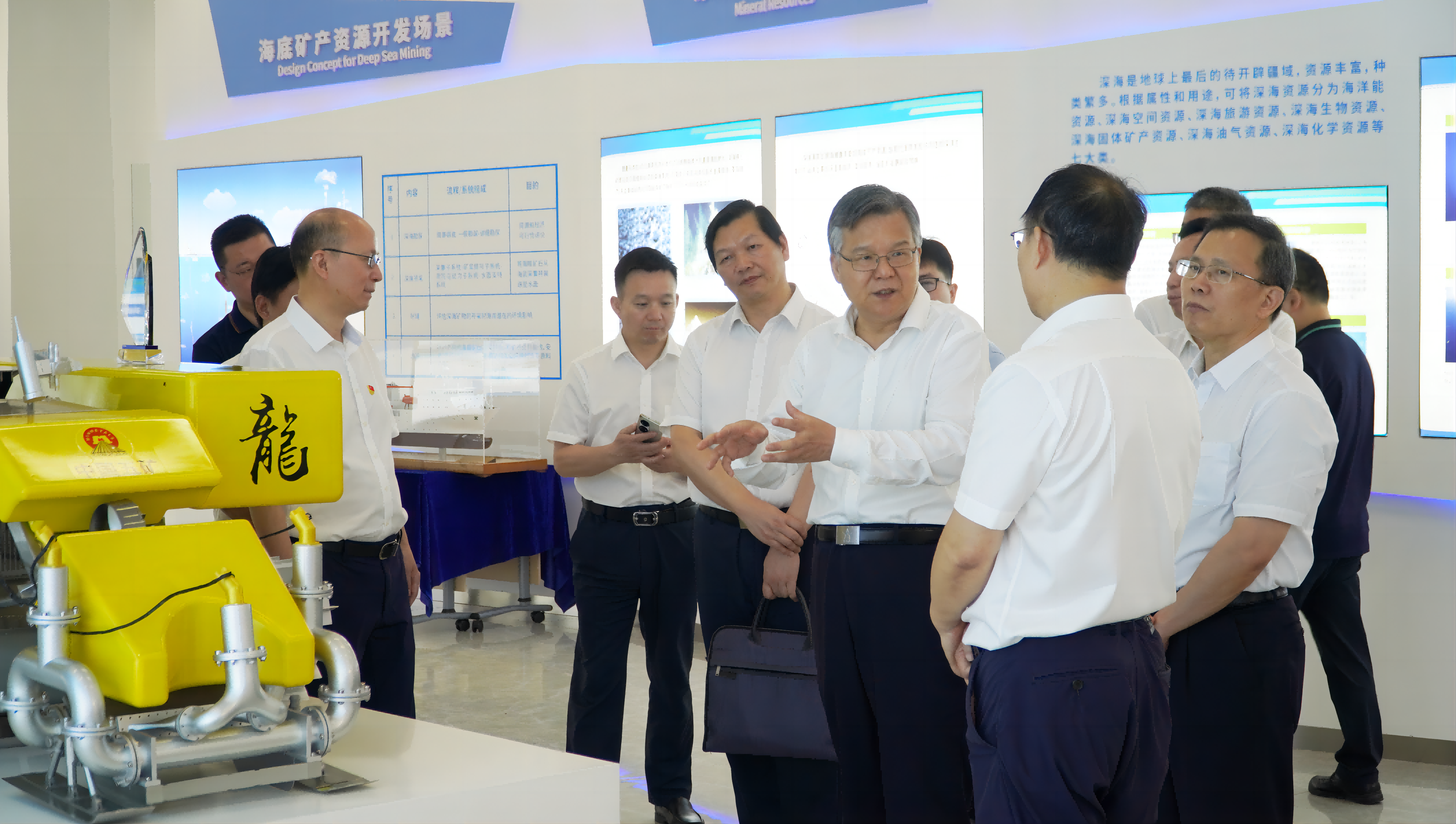 湖南省委常委、常務(wù)副省長李殿勛到長沙礦冶院調(diào)研